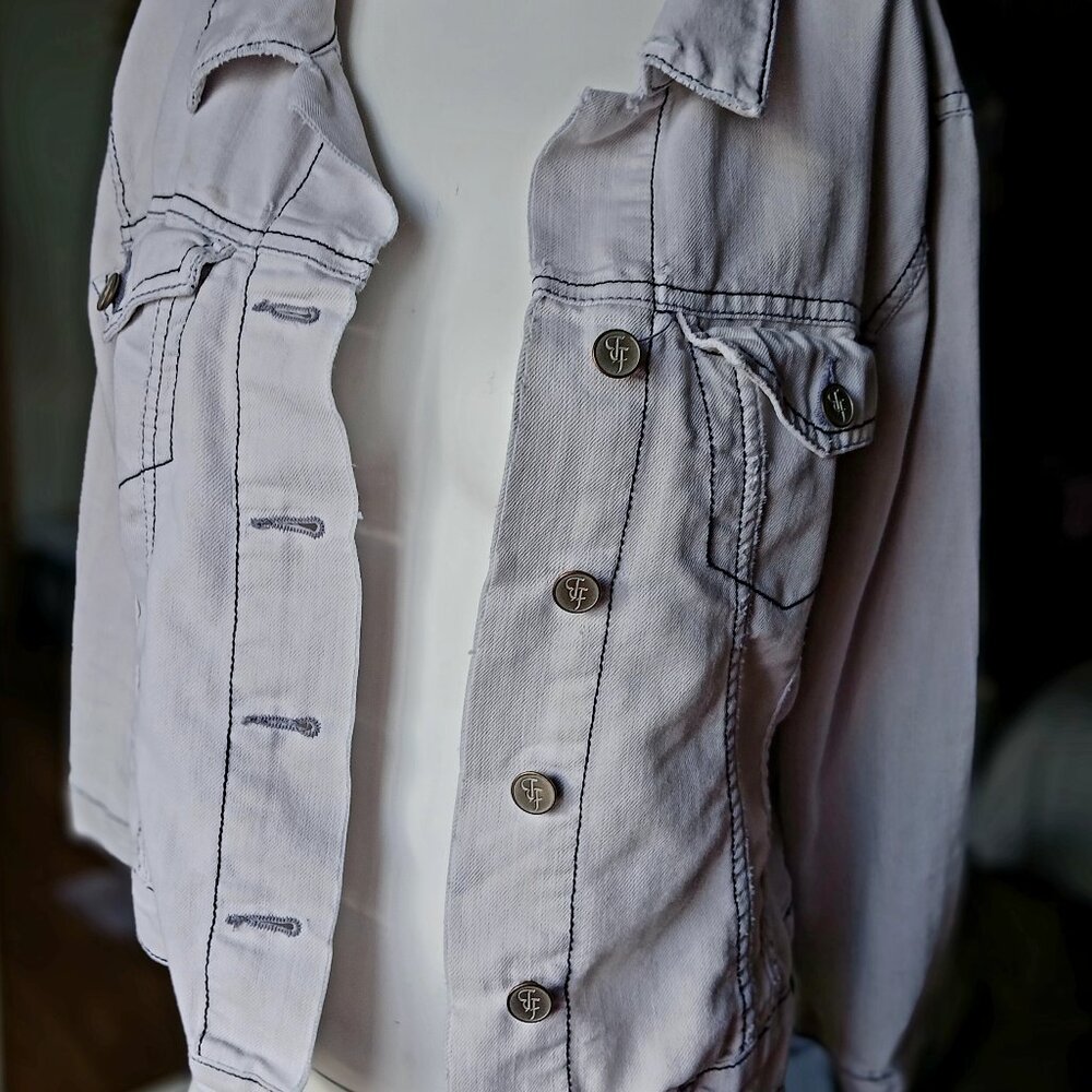 TRUE FREEDOM WOMENS DISTRESSED DENIM JACKET